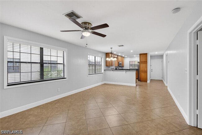 Foto del edificio - 5270 Treetops Dr