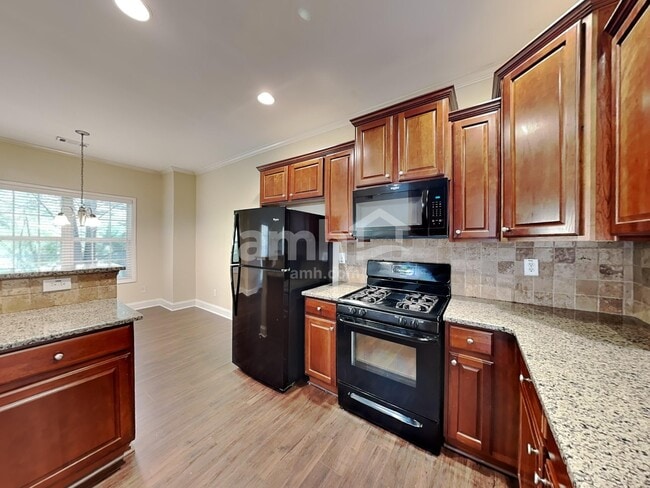 Building Photo - 907 Yancey Ct