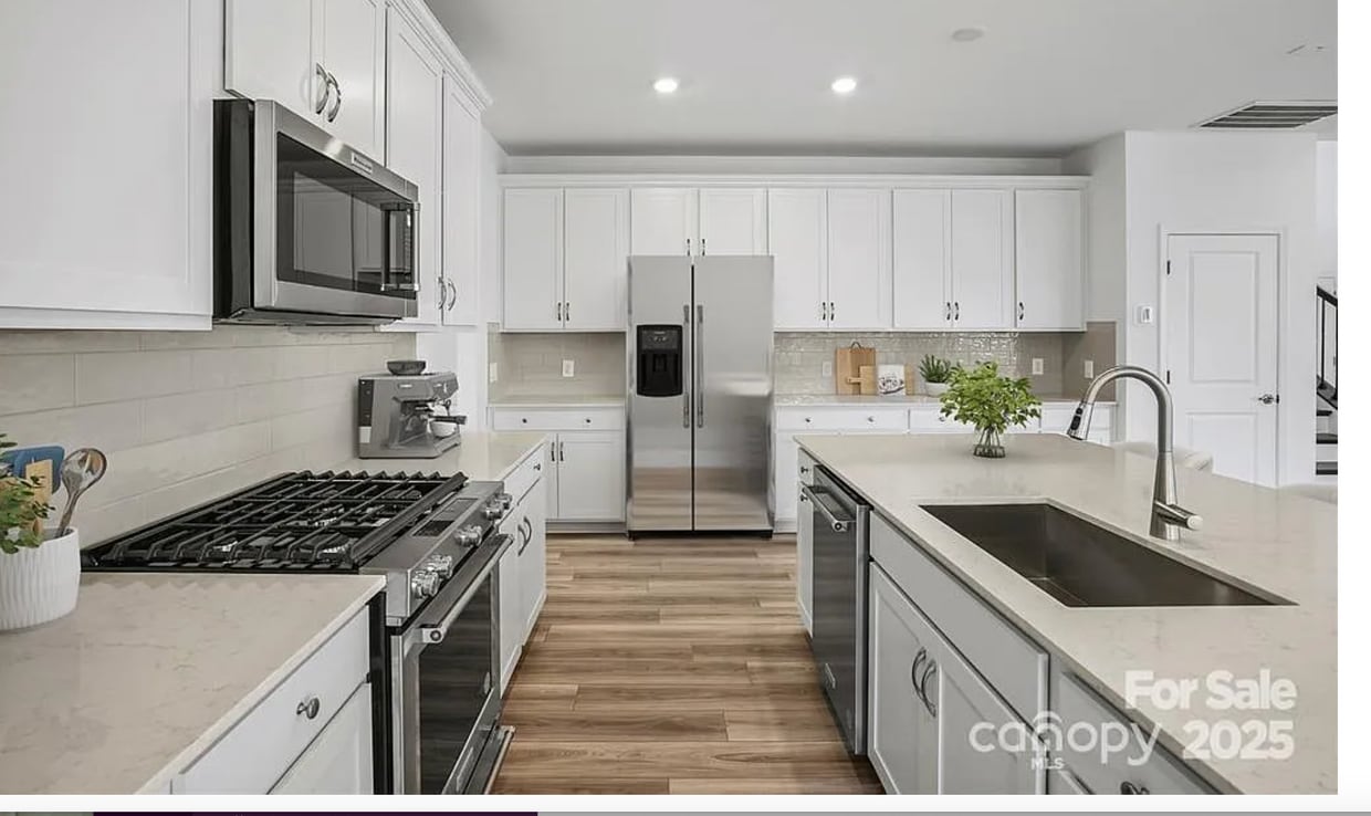 Foto principal - Room in Townhome on Walnut Hill Rd NW