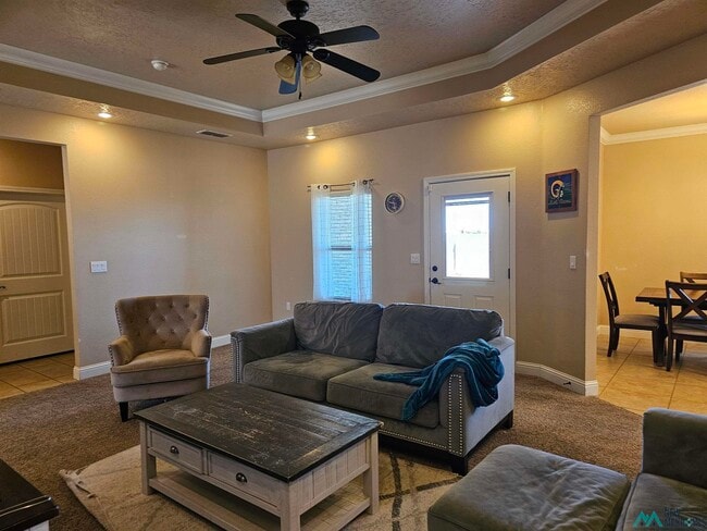 Building Photo - 905 Almond Tree Ln
