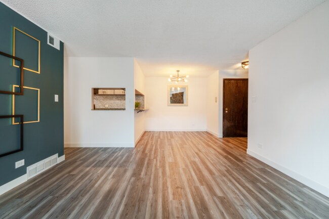 Building Photo - 13616 Royal Ct