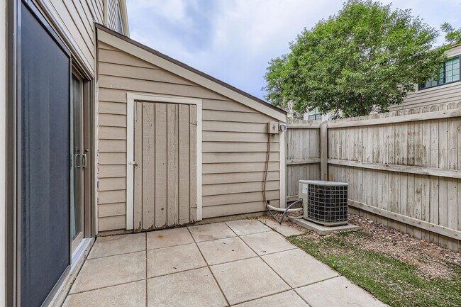 Foto del edificio - Stunning 3/2.5 home in Arvada!