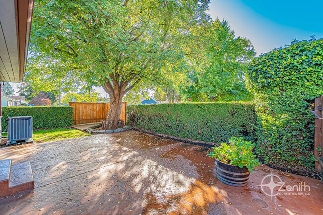 Building Photo - 2502 Fairmount Ave