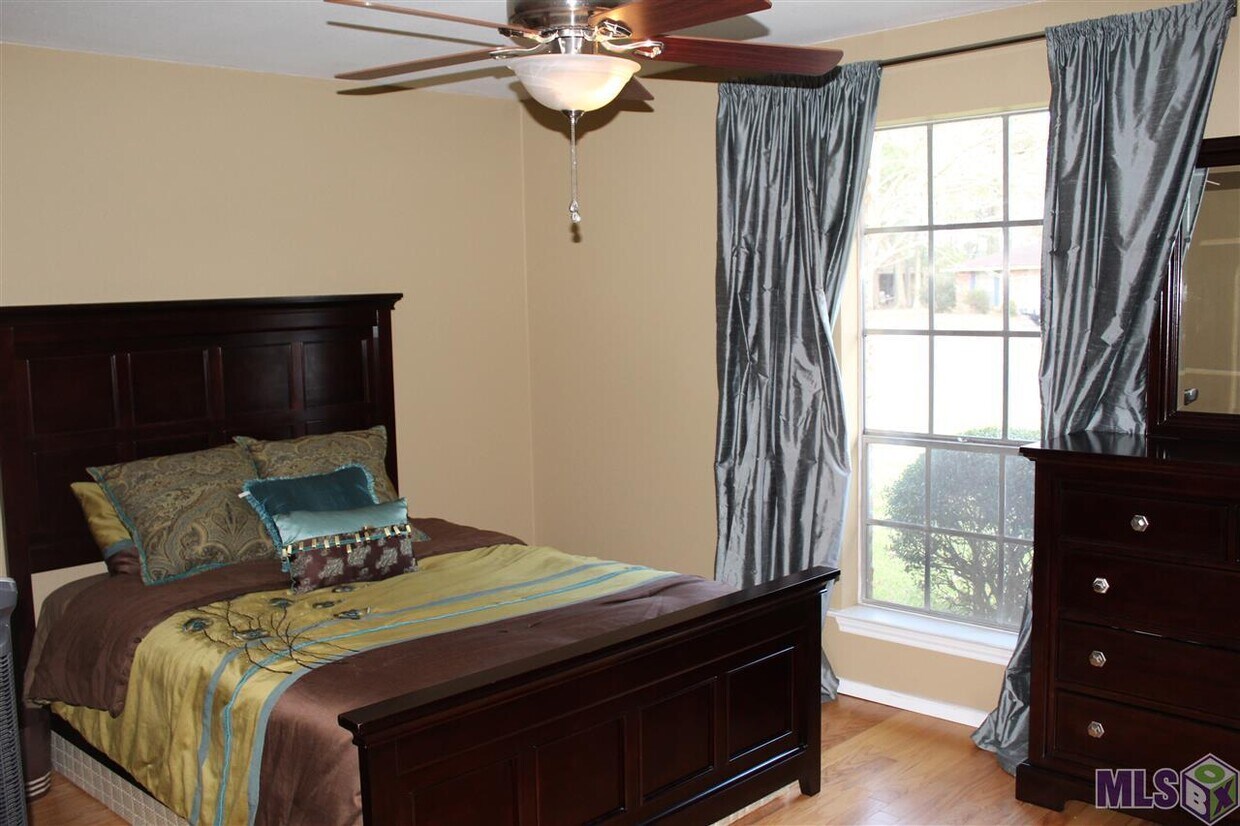 Foto principal - 12339 Armstrong Dr