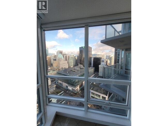 Building Photo - 833 Seymour St