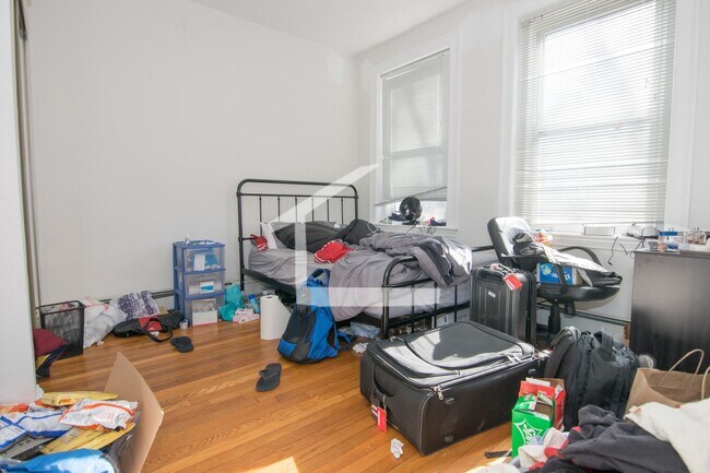 Foto del edificio - Fantastic 4 bed 2 bath in Beautiful Brookline