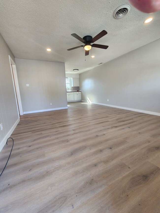 Photo - Maryville 37804 - 2 bedroom 1 bath duplex - call Tom Parry 865-607-3649 House