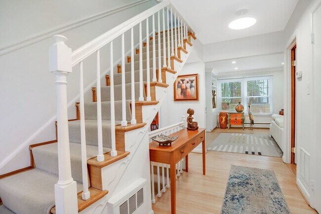 Foto del edificio - Gorgeous & Rare Five Bedroom in The Palisa...