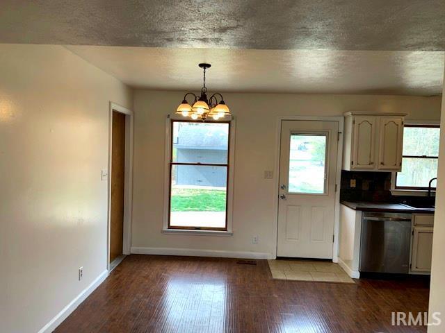 Building Photo - 545 Brookview Dr
