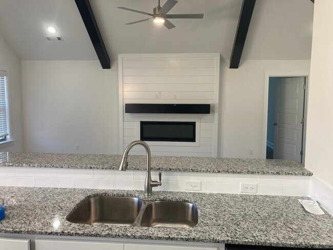 Foto del edificio - 1221 Monarch Rd