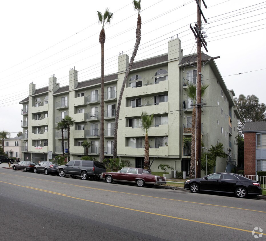 Palm Gardens Apartments Apartments in Valley Village, CA