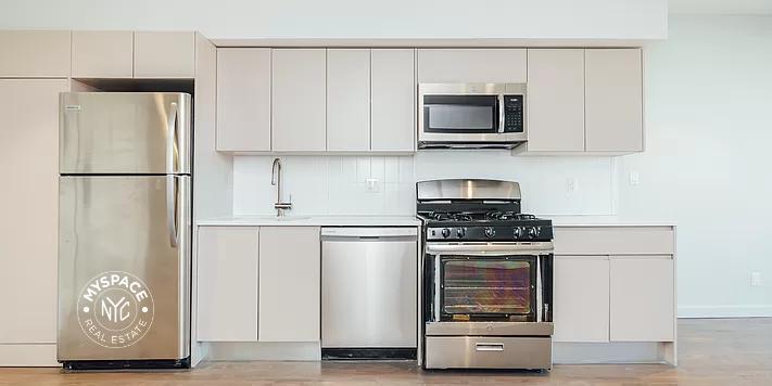 Foto del edificio - 594 Bushwick Ave