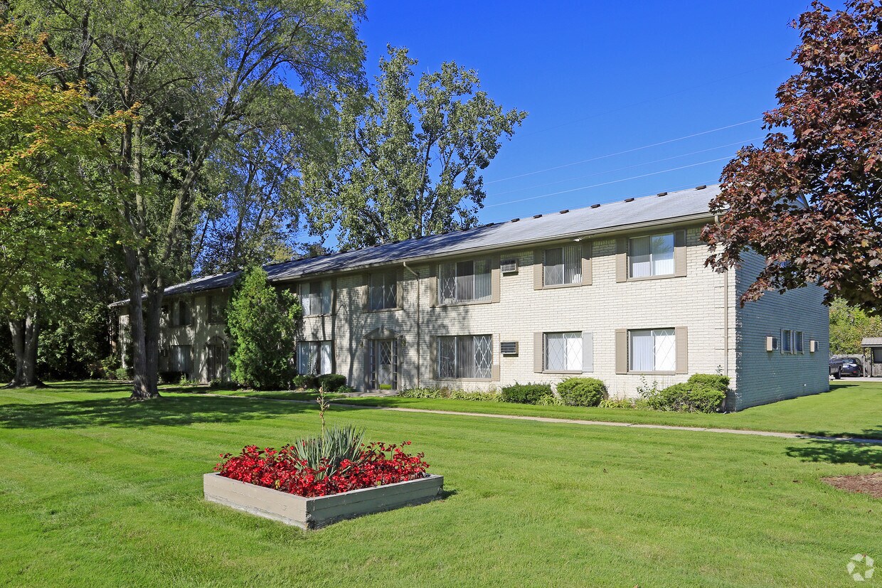 Bloomfield On The Green West Bloomfield Mi Apartments West Bloomfield Mi Apartments Com