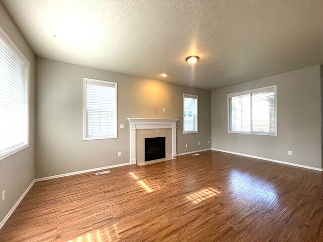 Building Photo - 4649 SE Lone Oak St