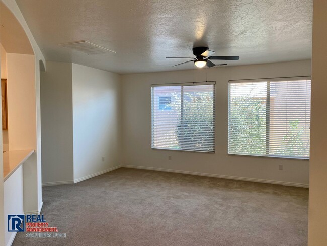 Building Photo - Coral Canyon Home