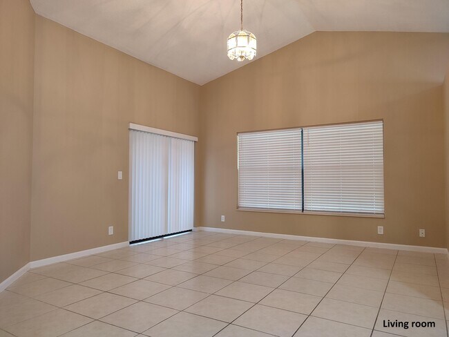 Foto del edificio - 3826 Circle Lake Dr