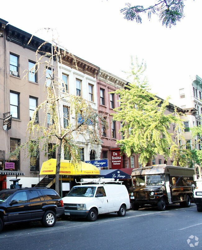 Building Photo - 346 W 46th St