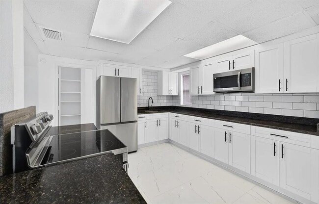 Building Photo - 5519 1/2 Gulfport Blvd S