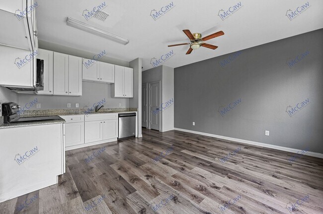 Building Photo - 2019 Built 2/1.5 Home in Fort Worth! **Mov...