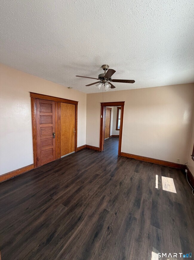 Building Photo - 60 Booth St