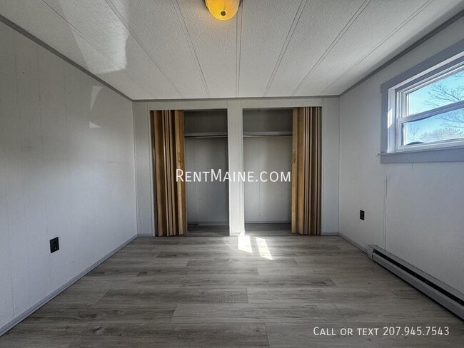 Building Photo - 513 Main St