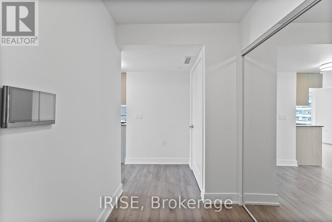 Building Photo - 575-1575 Bloor St E