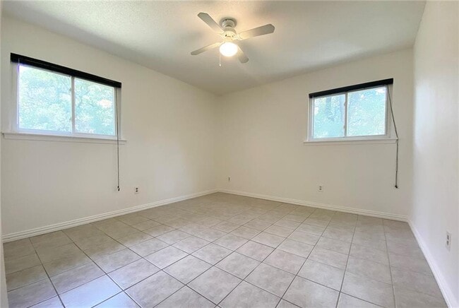 Building Photo - 2304 Mimosa Dr