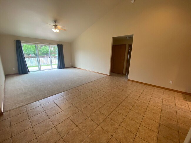 Foto del edificio - BONUS RENT SPECIAL! Nice 3 Bed, 2 Bath Home!