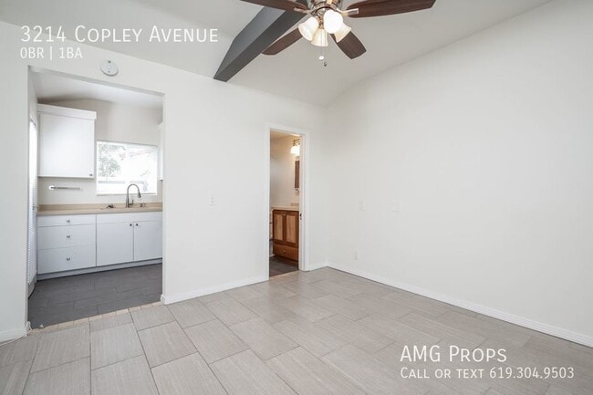 Building Photo - Adorable studio apartment available NOW in...
