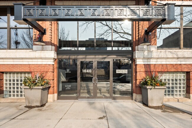 Foto del edificio - 1040 W Adams St