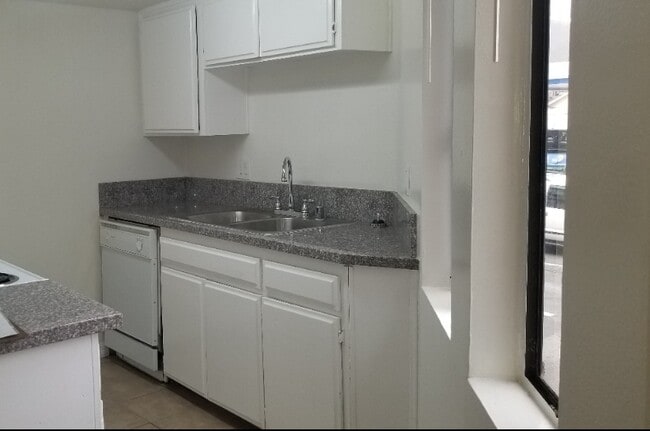 Foto del edificio - Sherman Grove Apartments