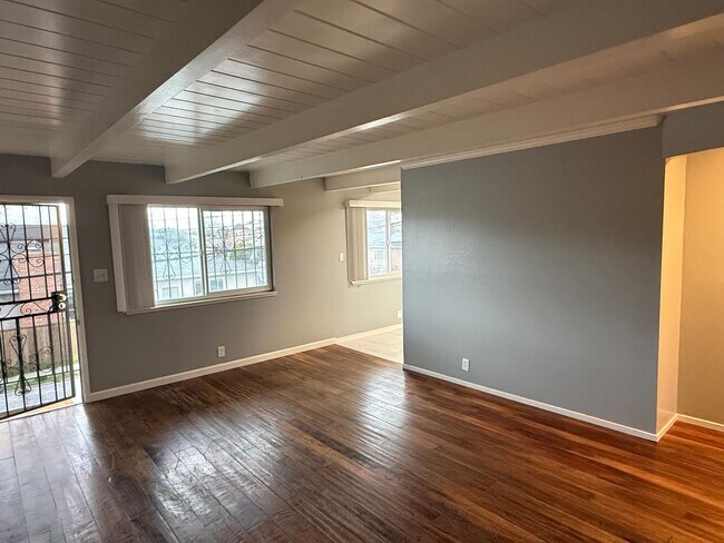 Building Photo - 5300 School St