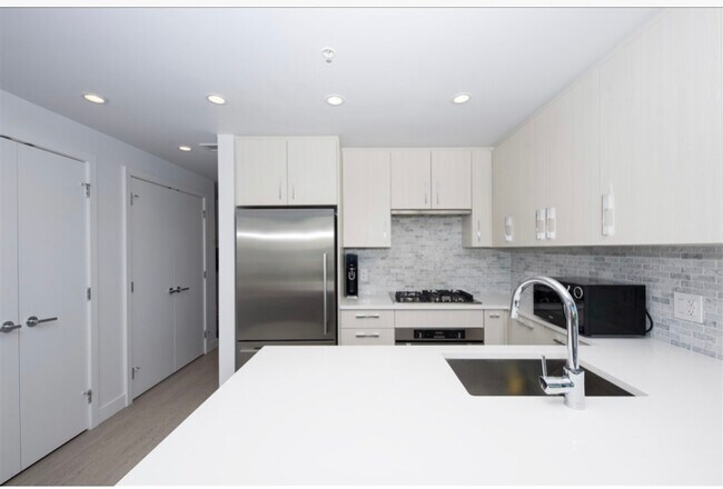 Building Photo - 518 Whiting Way