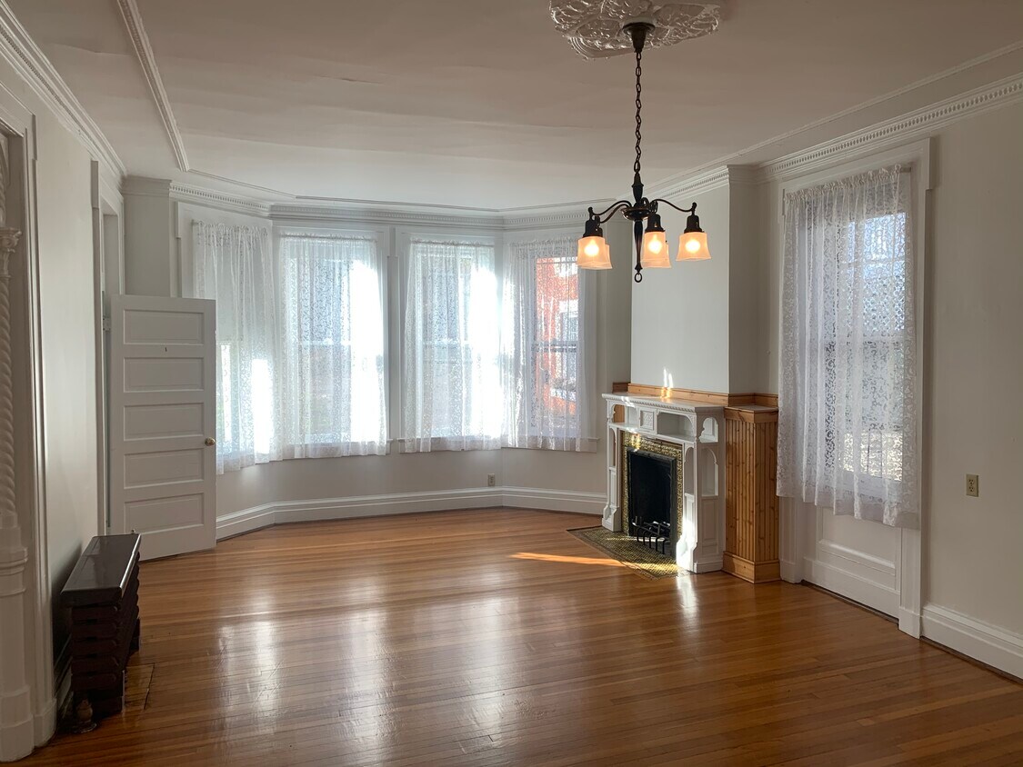 Living room - 609 S Prospect St