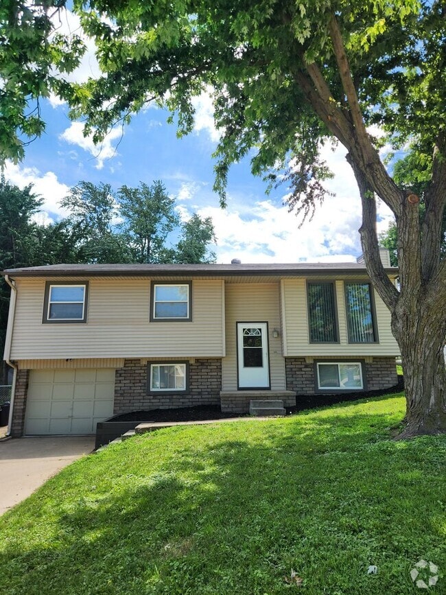 Building Photo - 13715 Birchwood Ave
