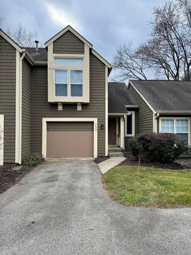 Primary Photo - 4620 Framington Ct-2 bed Condo near Eagle ...