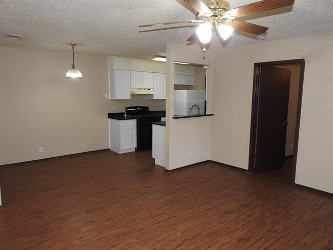 Building Photo - 12402 Deer Falls Dr