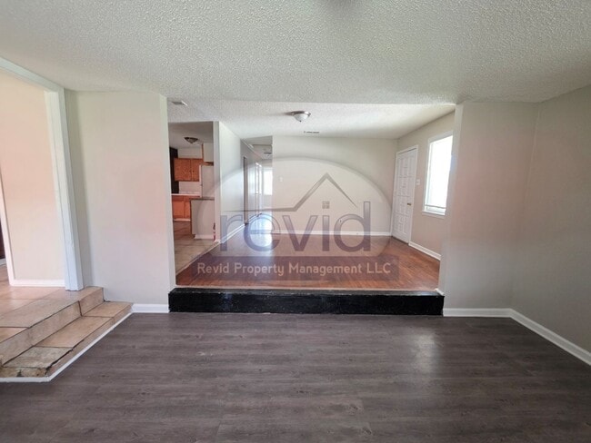 Building Photo - Beautiful 3 Bedroom Home!