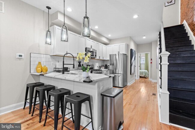 Building Photo - 2219 E Chase St