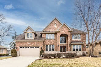 Building Photo - 361 S Elm St