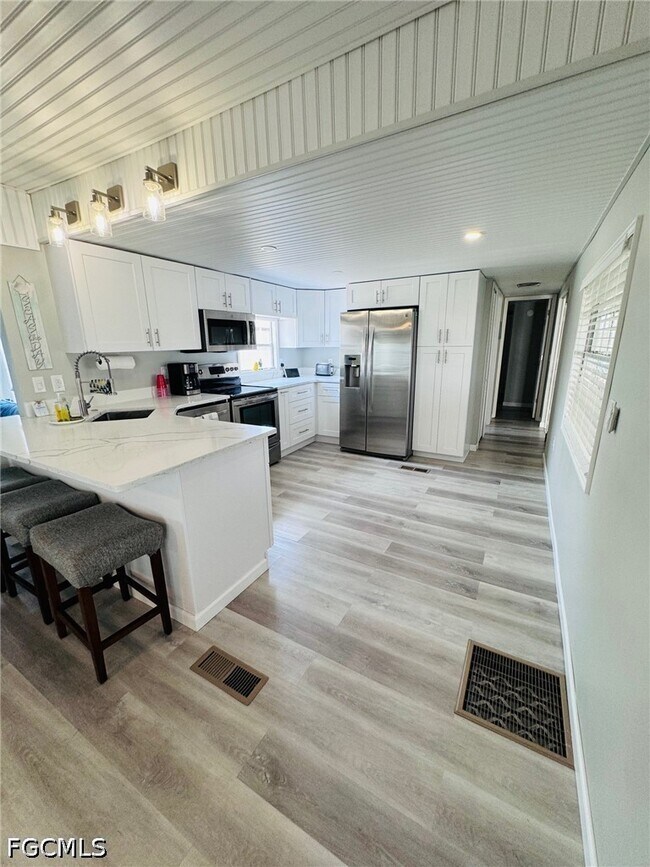 Foto del edificio - 11321 Bougainvillea Ln