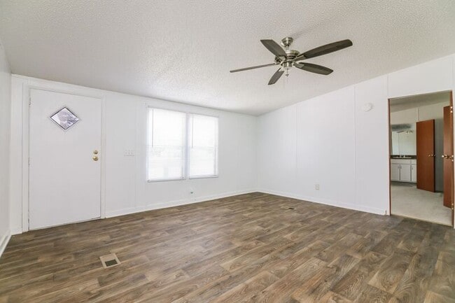 Foto del edificio - 2137 Coral Dr