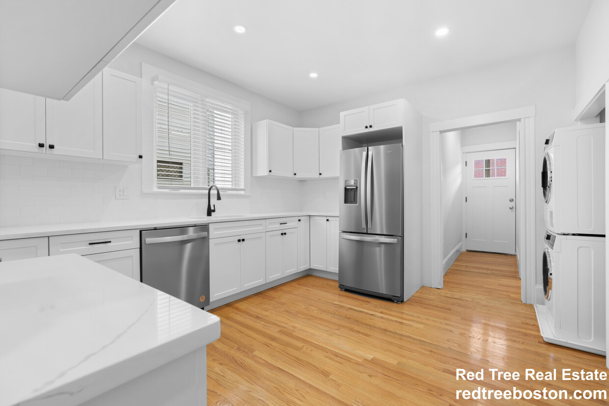 Primary Photo - 79 Sydney St