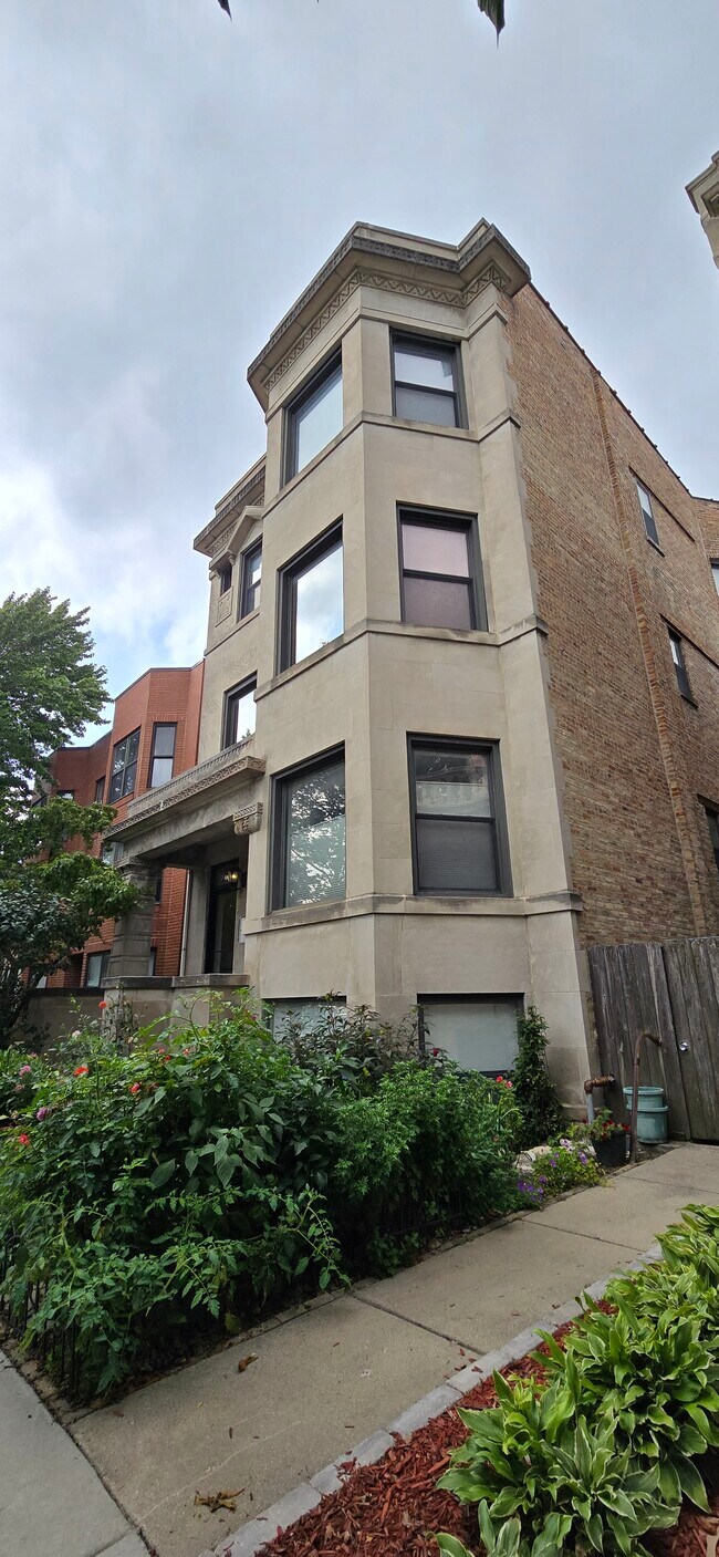 Foto del edificio - 3108 W Logan Blvd