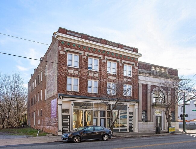 Building Photo - 1124 Hull St