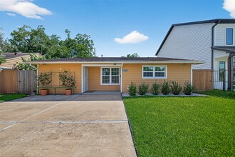 Building Photo - 9225 Ashville Dr