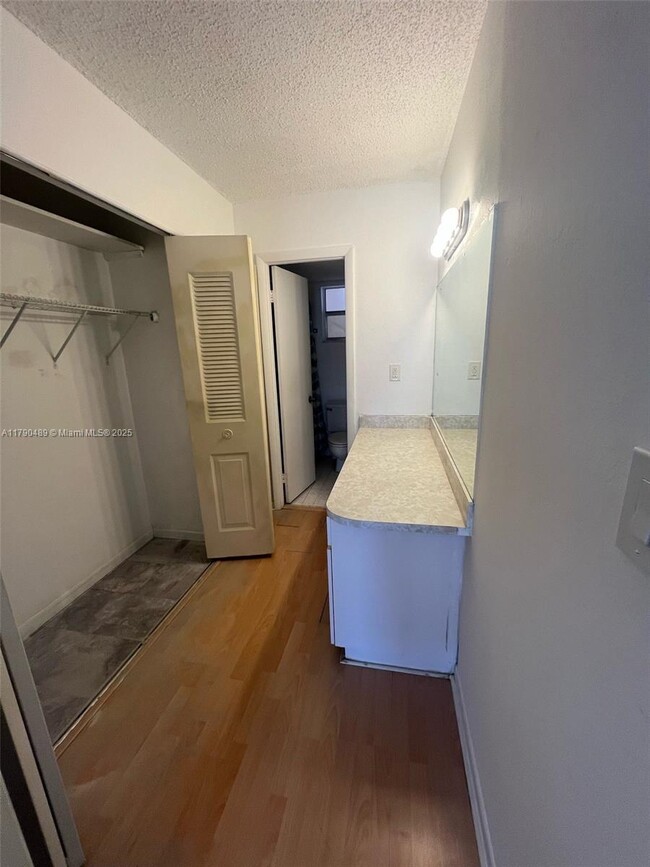 Foto del edificio - 410 NW 68th Ave