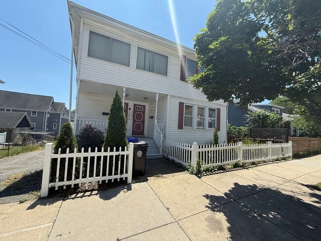 Building Photo - 1093 Salem St