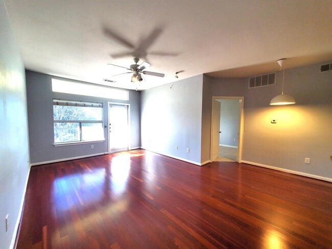 Building Photo - 2209 Hancock Dr