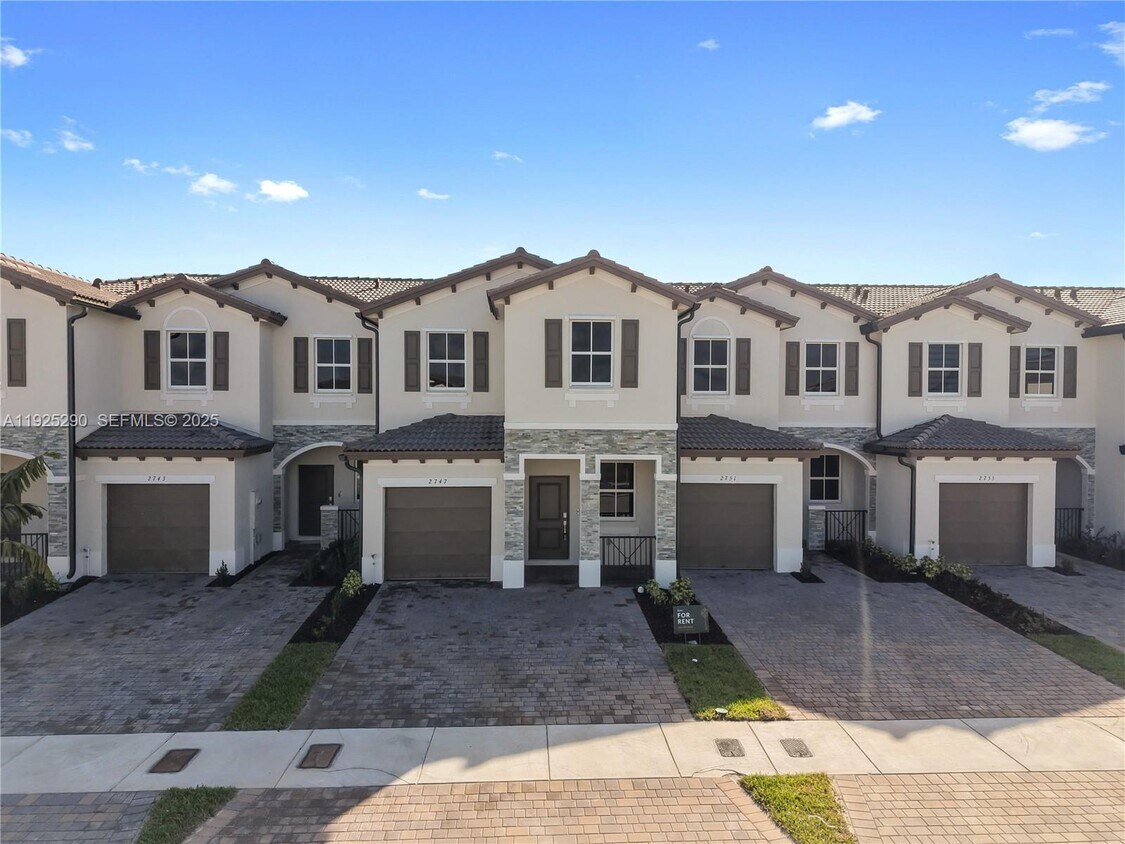 Foto principal - 2747 SE 25th Ave